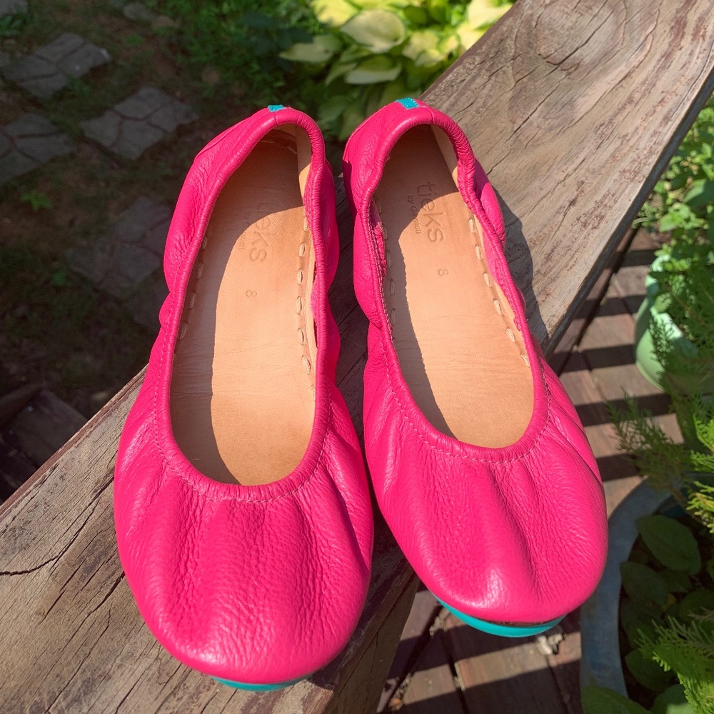 Fuchsia Hot Pink leather Tieks size 8 classic teal bottoms,